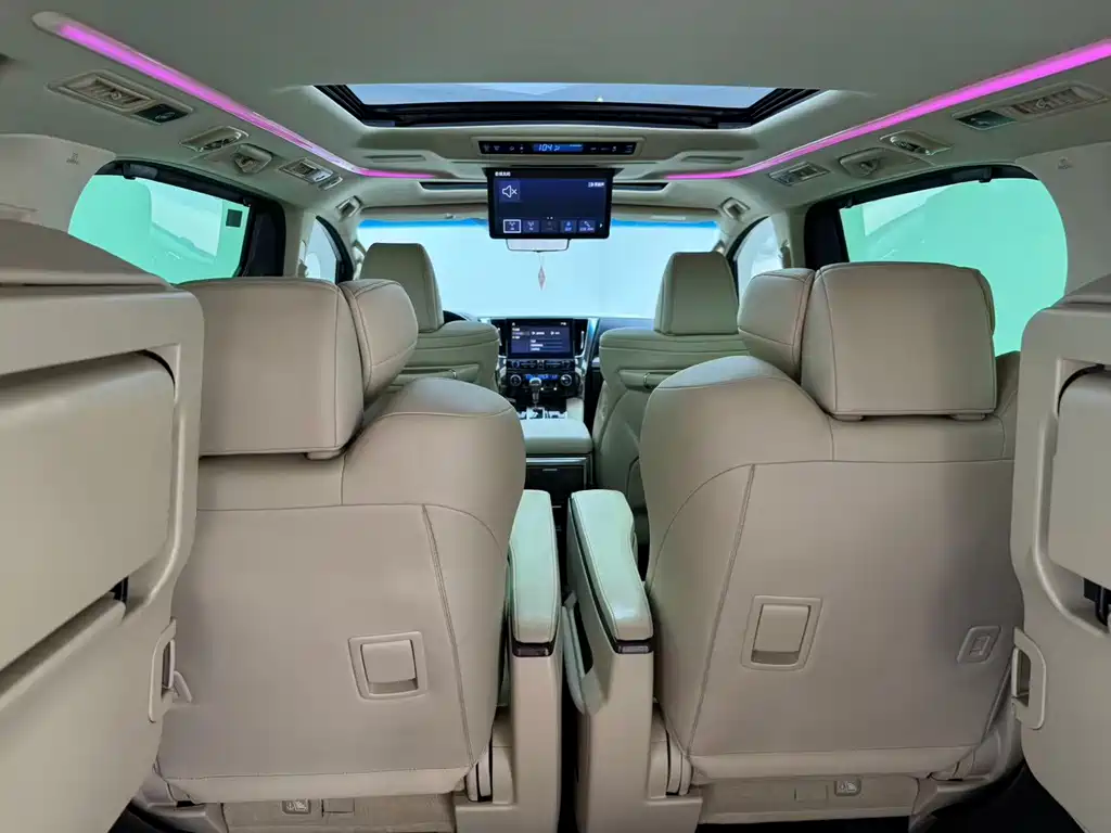 Toyota Alphard — фото 10