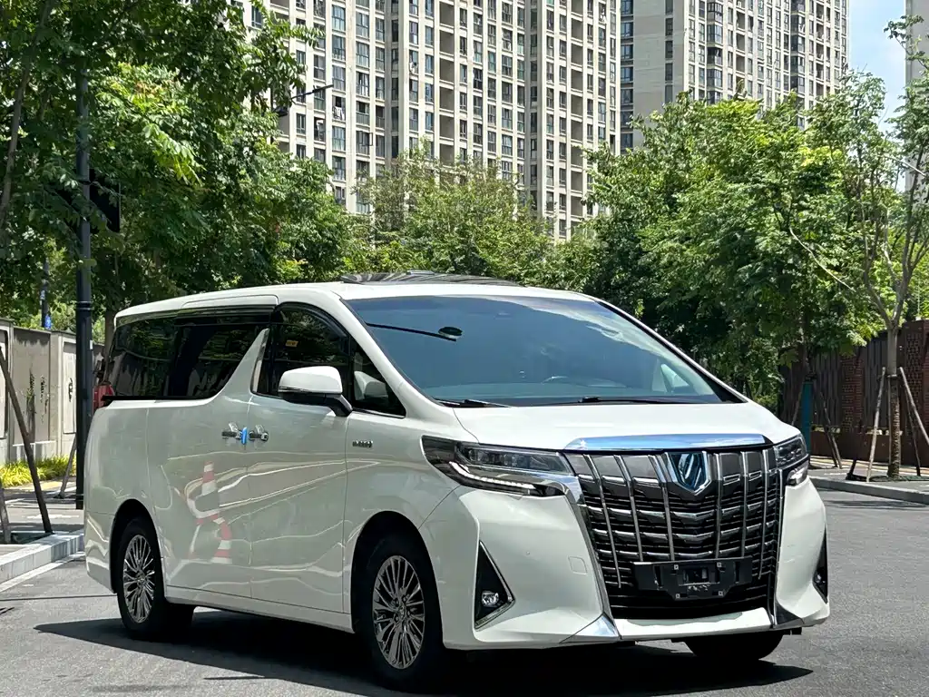 Toyota Alphard — фото 2