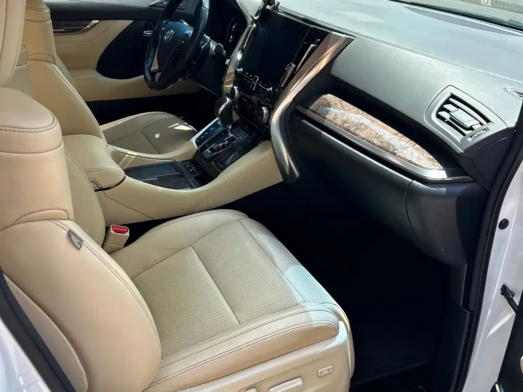 Toyota Alphard — фото 14