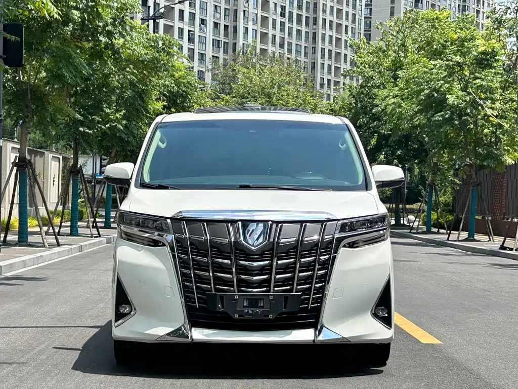 Toyota Alphard — фото 3