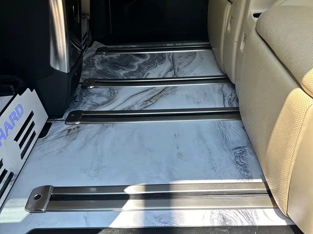 Toyota Alphard — фото 10