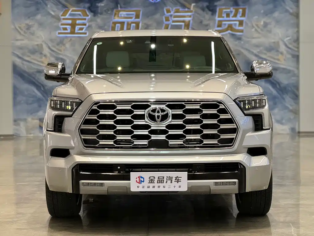 Toyota Sequoia — фото 2