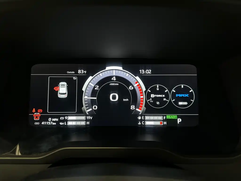 Toyota Sequoia — фото 11