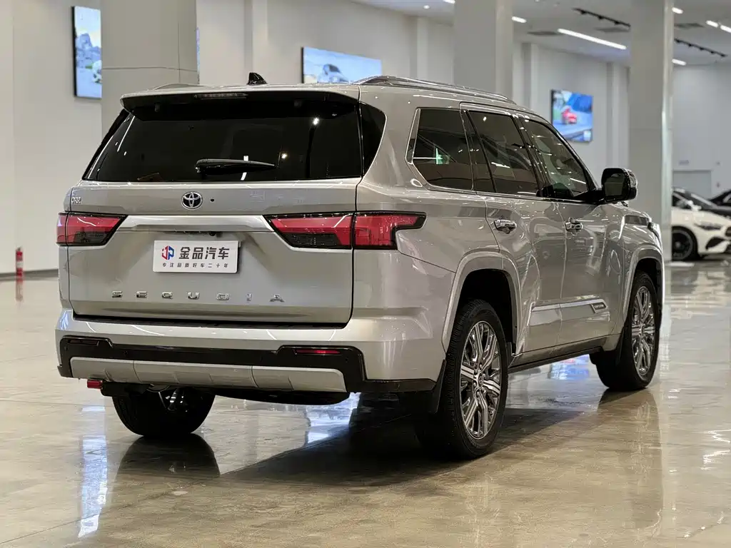 Toyota Sequoia — фото 4
