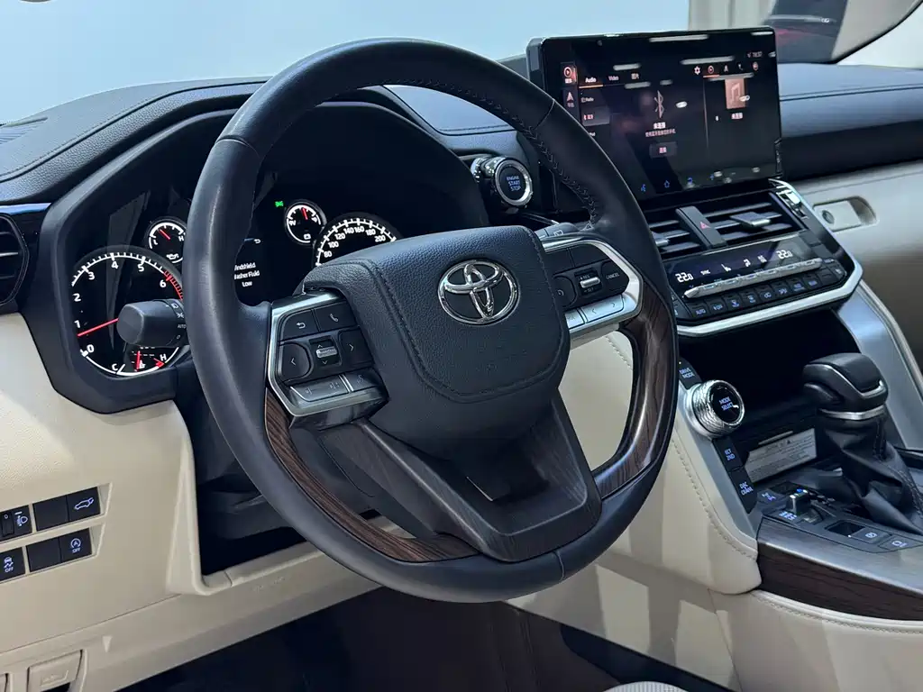 Toyota Land Cruiser — фото 11