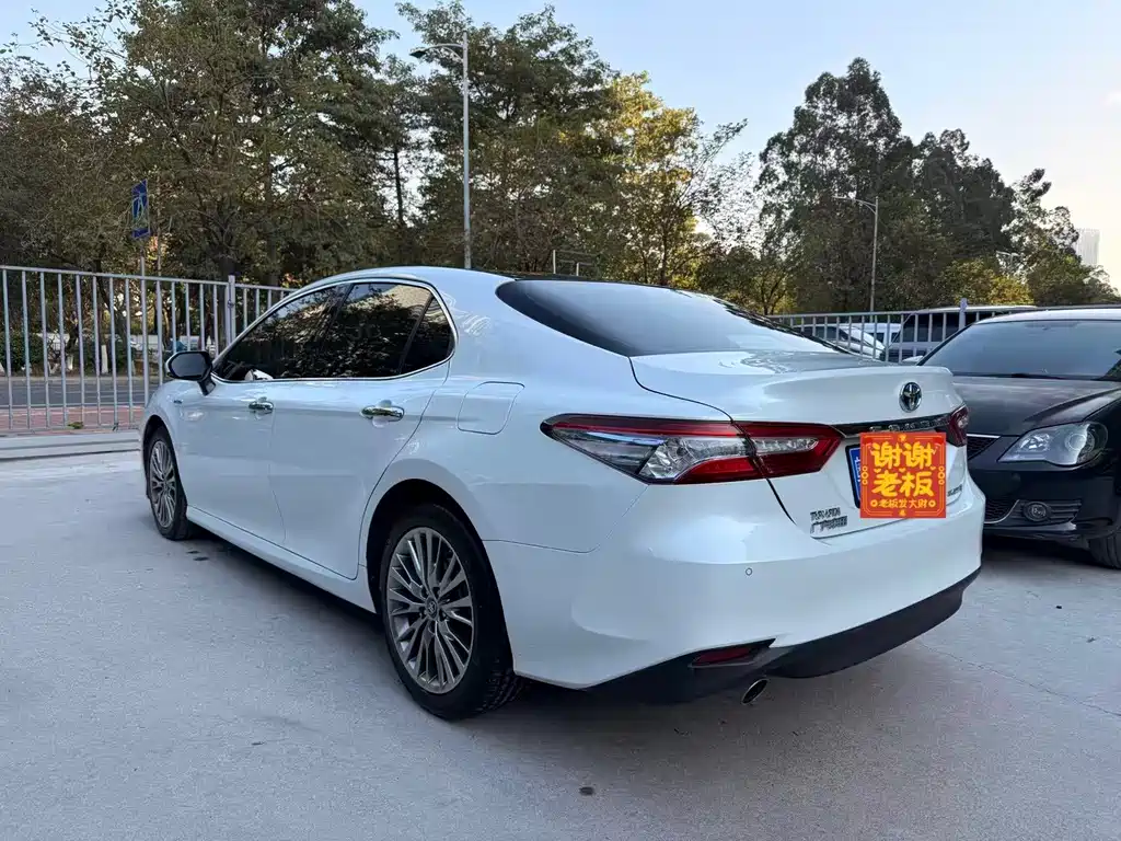 Toyota Camry — фото 4