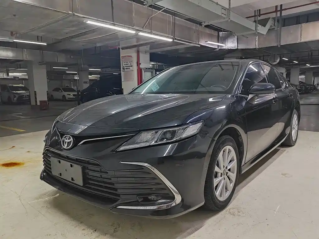 Toyota Camry — фото 2