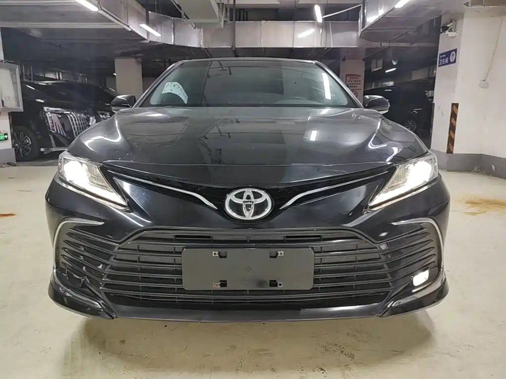 Toyota Camry — фото 3