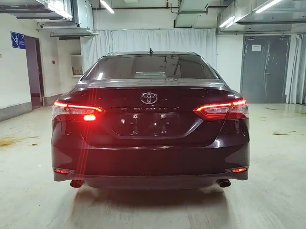 Toyota Camry — фото 6