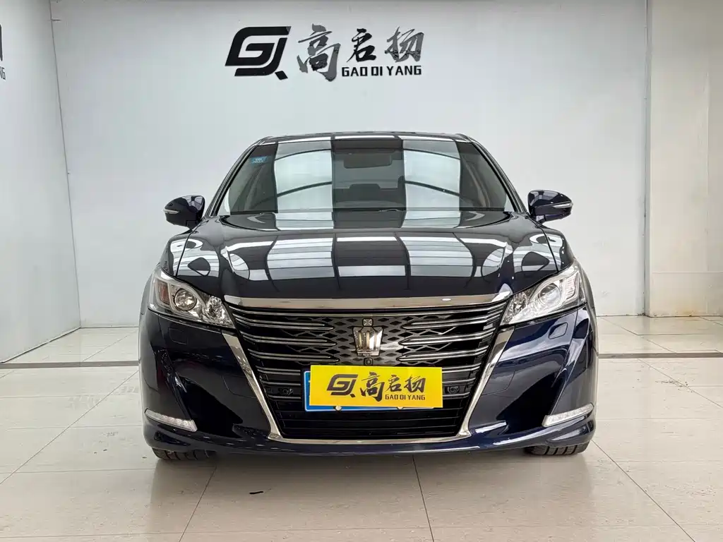 Toyota Crown — фото 2