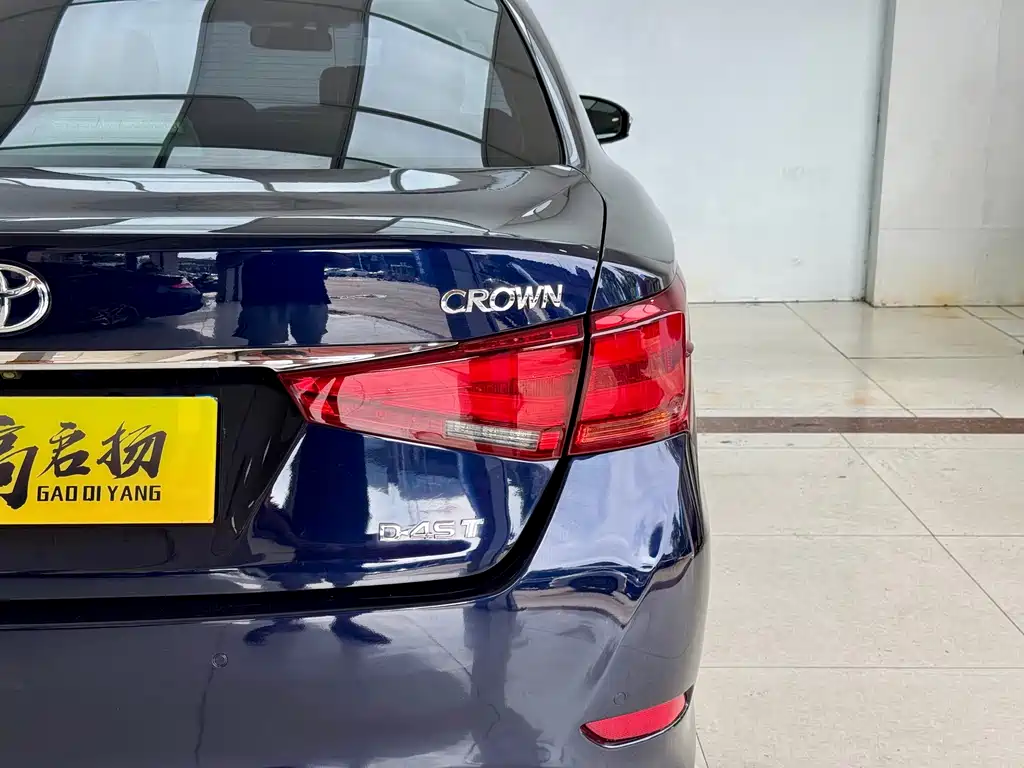 Toyota Crown — фото 23