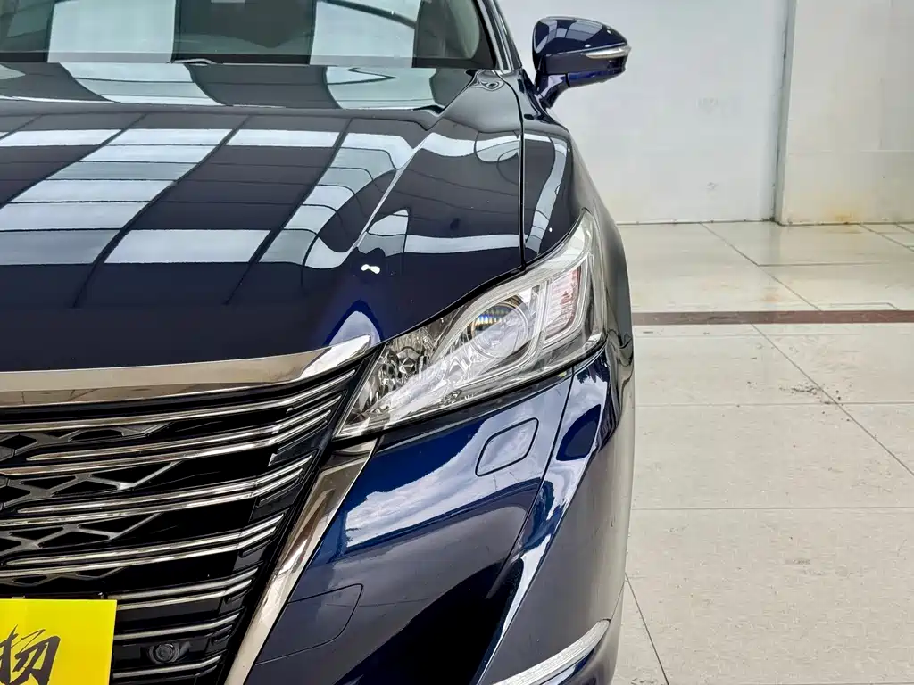 Toyota Crown — фото 4