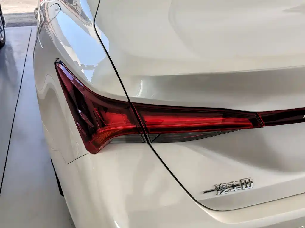 Toyota Avalon — фото 11