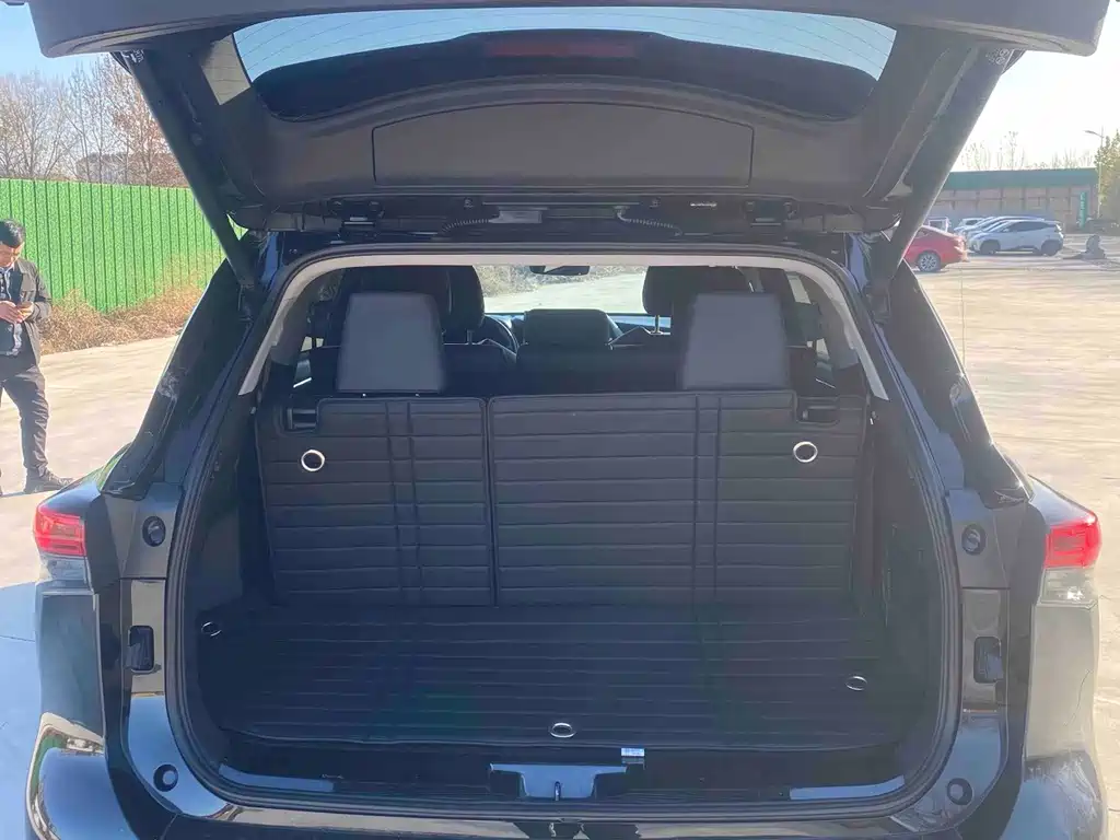 Toyota Highlander — фото 10