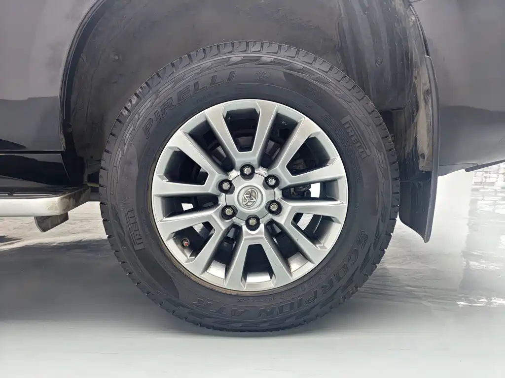 Toyota Prado — фото 11