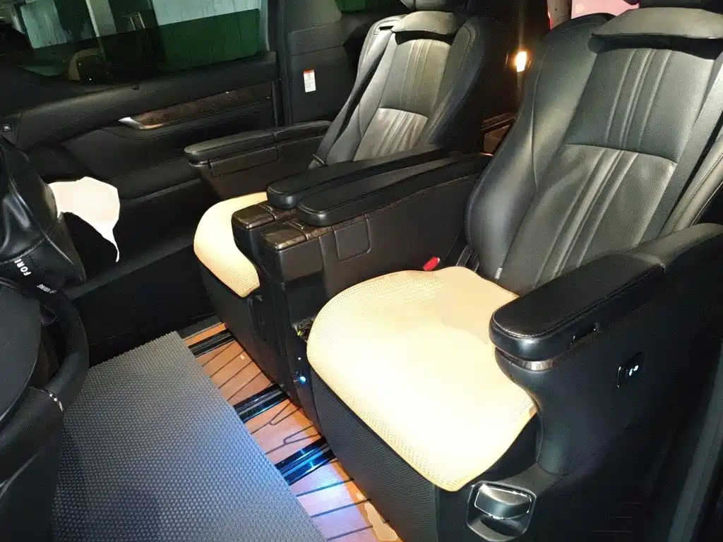 Toyota Alphard — фото 15