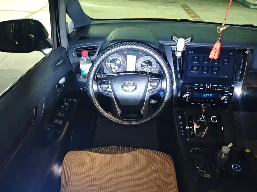 Toyota Alphard — фото 3