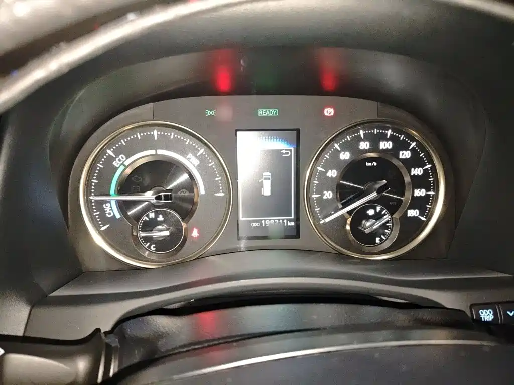 Toyota Alphard — фото 4