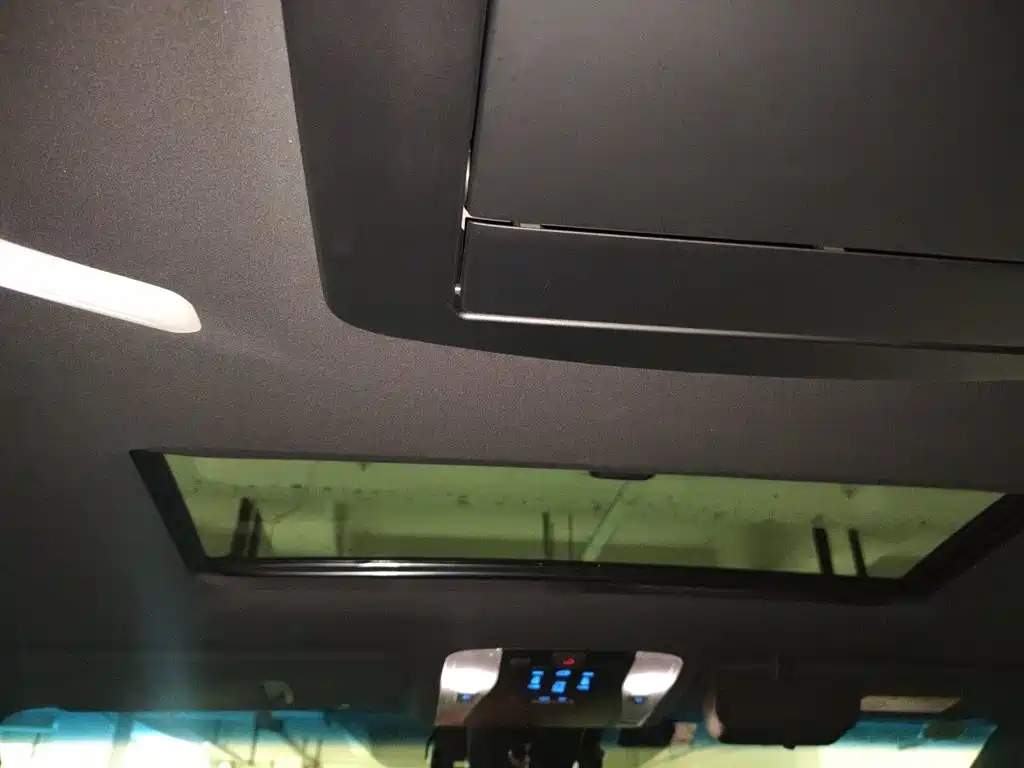 Toyota Alphard — фото 9