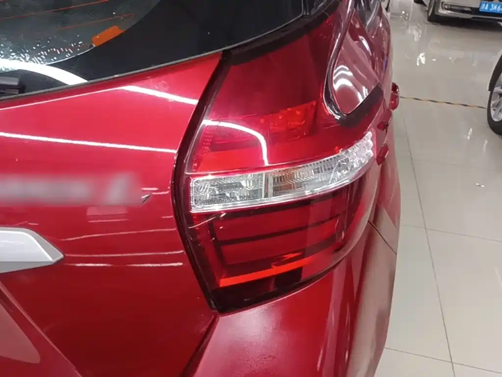 Toyota Yaris L — фото 8
