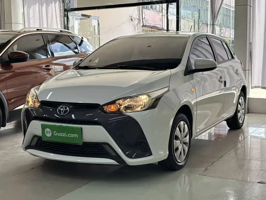 Toyota Yaris L — фото 2