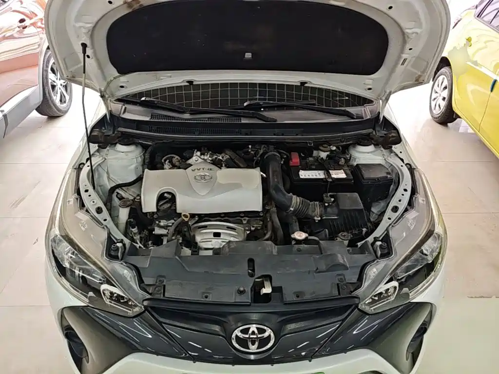 Toyota Yaris L — фото 15