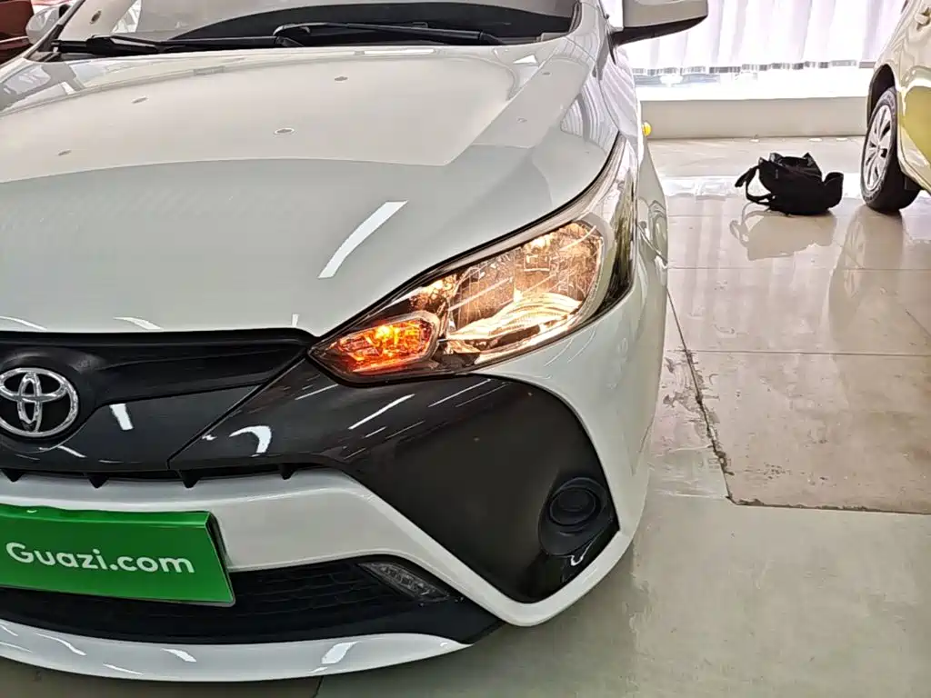 Toyota Yaris L — фото 17