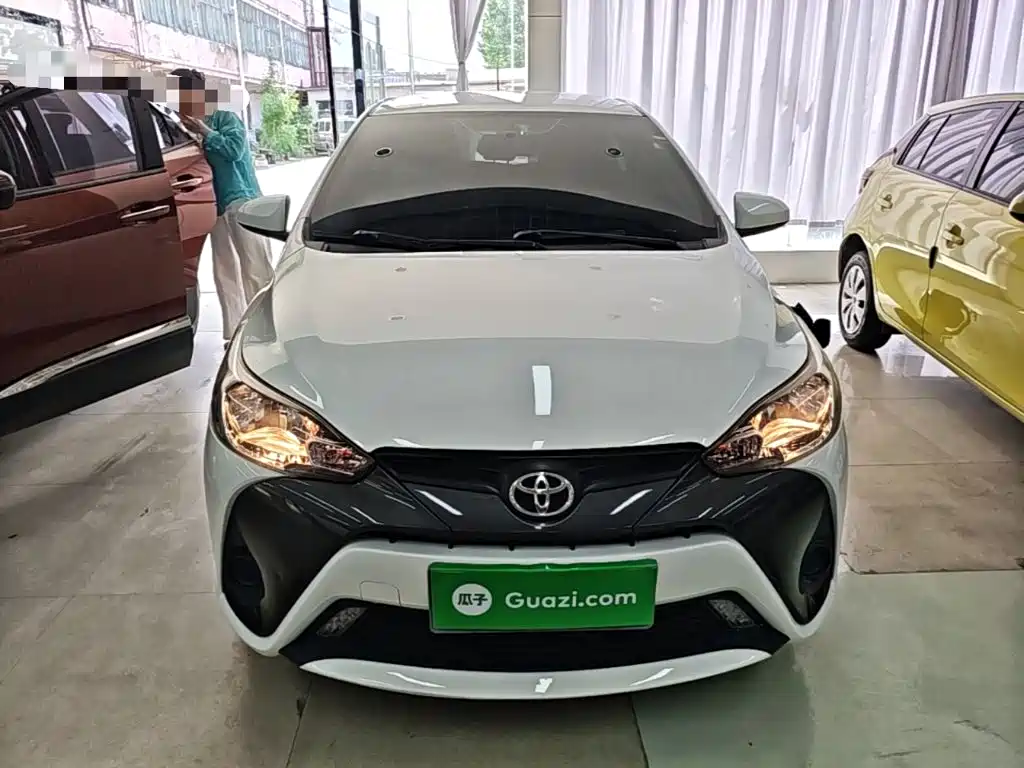 Toyota Yaris L — фото 3