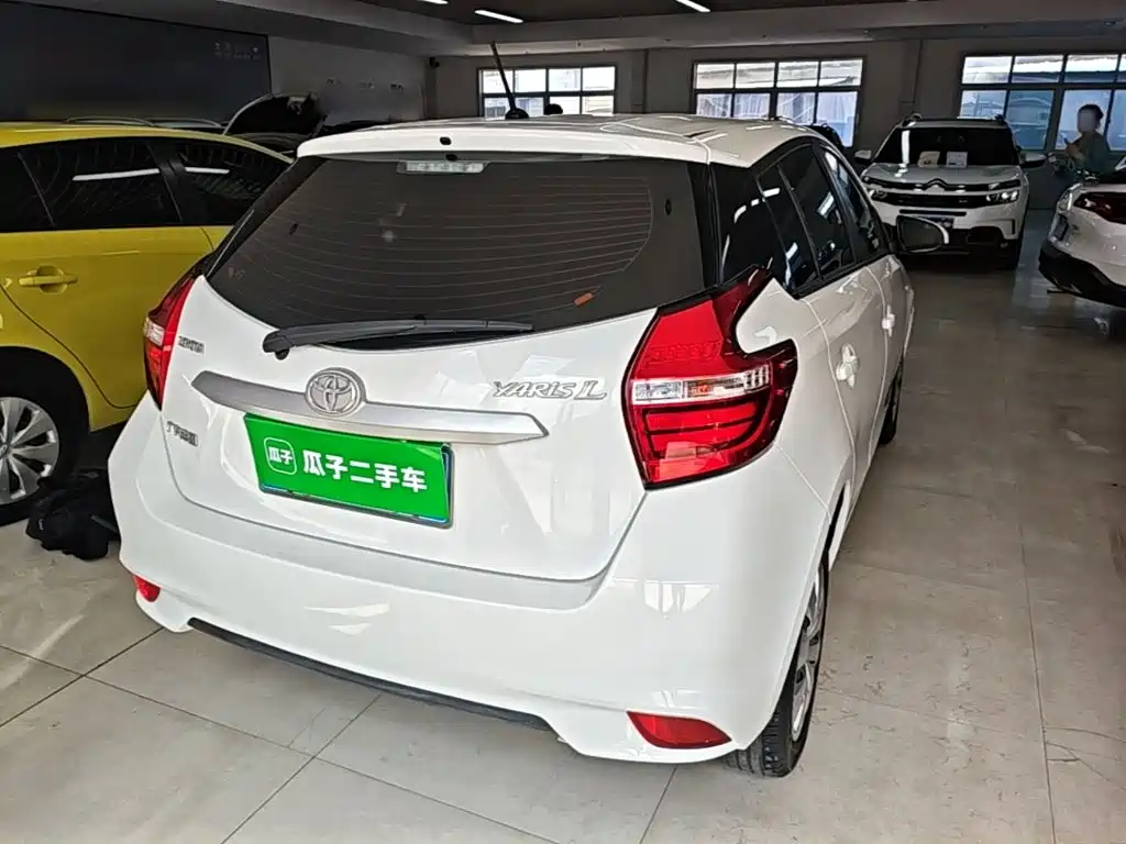 Toyota Yaris L — фото 6