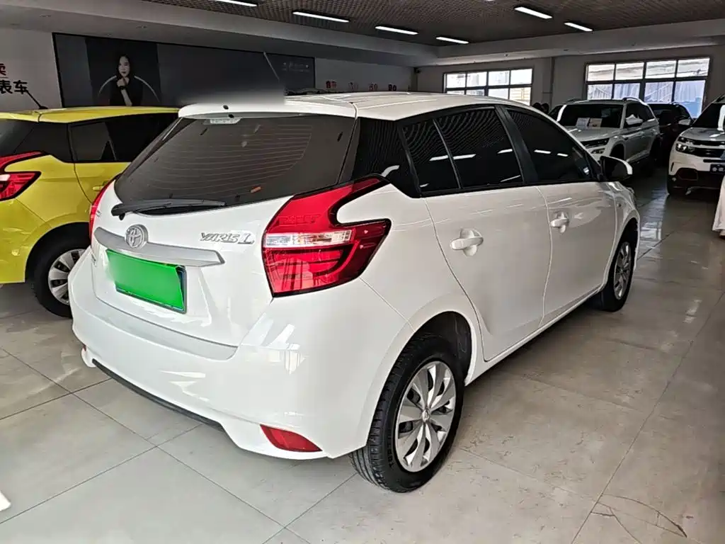 Toyota Yaris L — фото 7