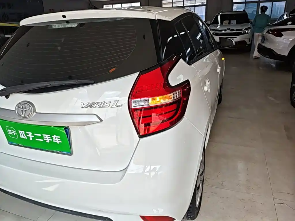 Toyota Yaris L — фото 8