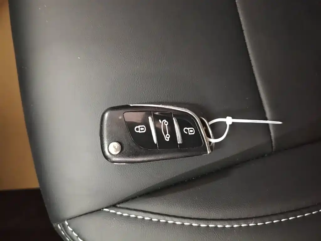 Toyota Yaris L — фото 9