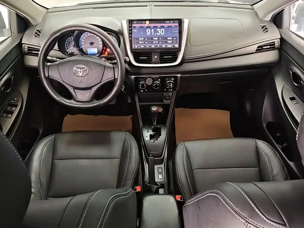 Toyota Yaris L — фото 10