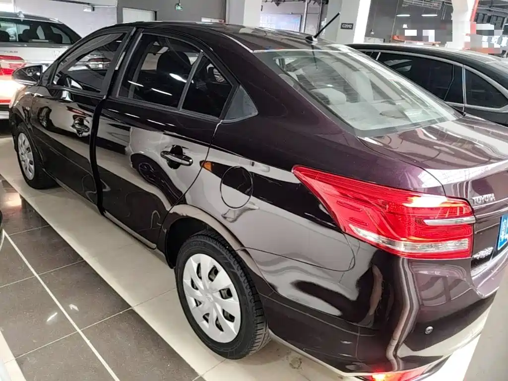 Toyota Vios — фото 5
