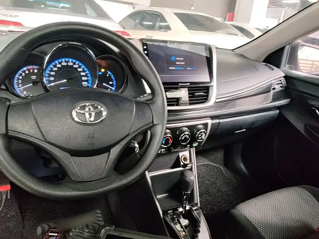 Toyota Vios — фото 10