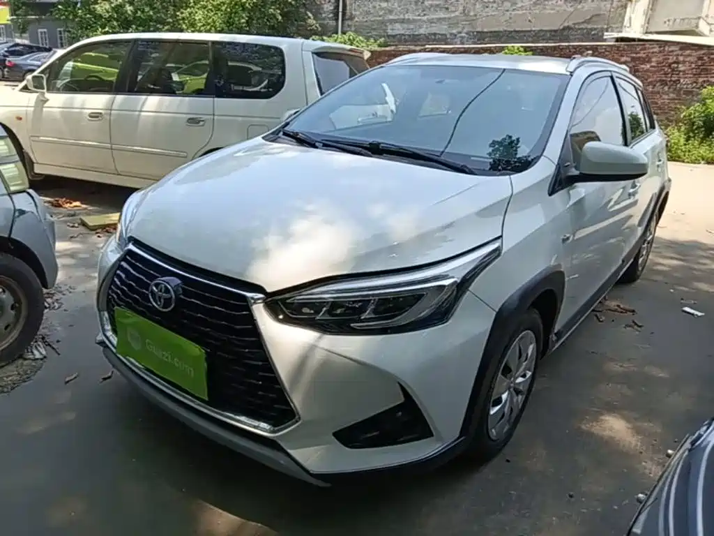 Toyota Yaris L — фото 2