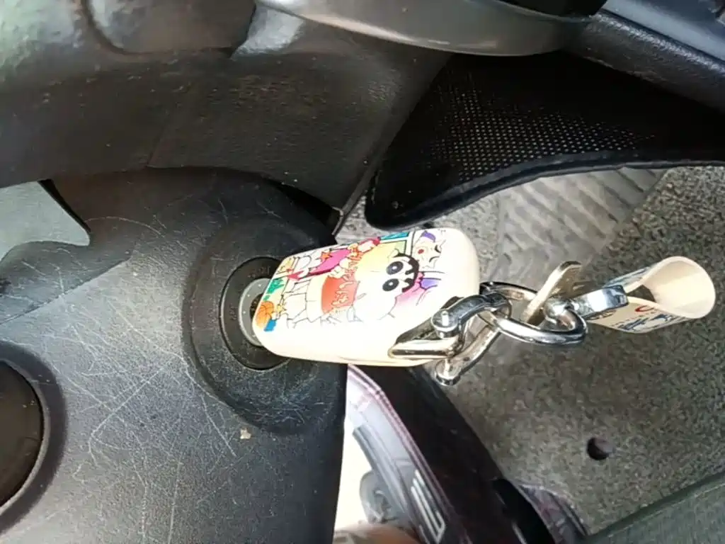 Toyota Yaris L — фото 17