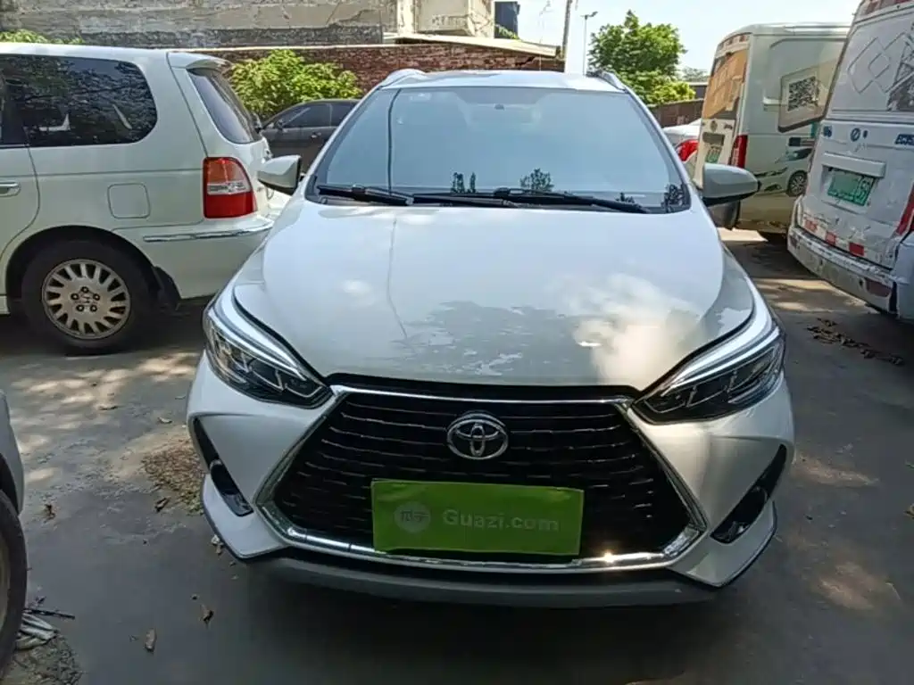 Toyota Yaris L — фото 3