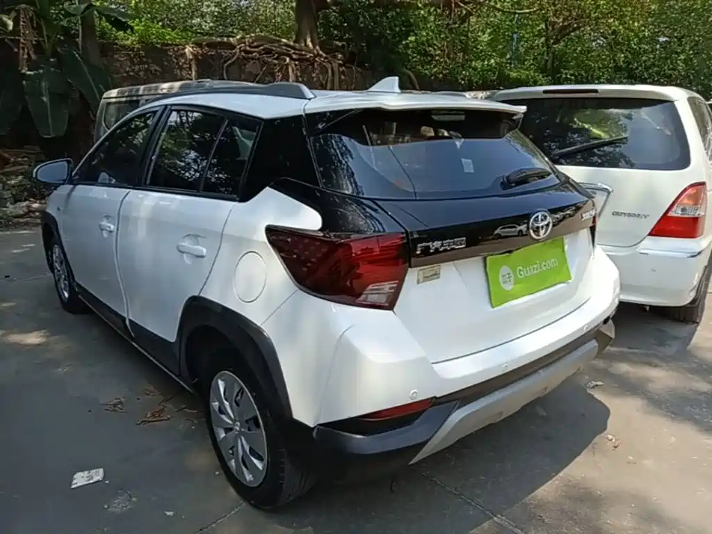 Toyota Yaris L — фото 23