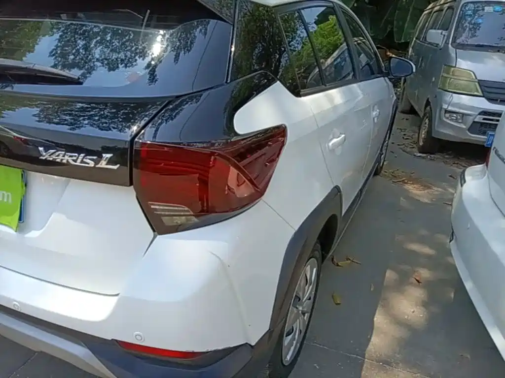 Toyota Yaris L — фото 24