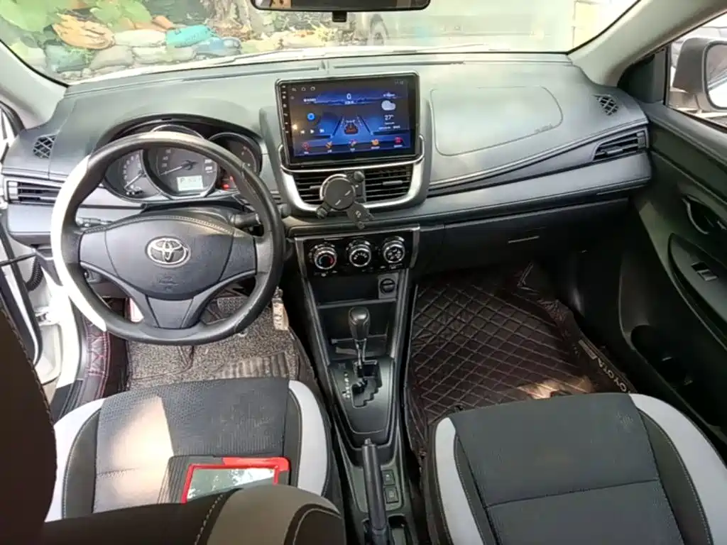 Toyota Yaris L — фото 6