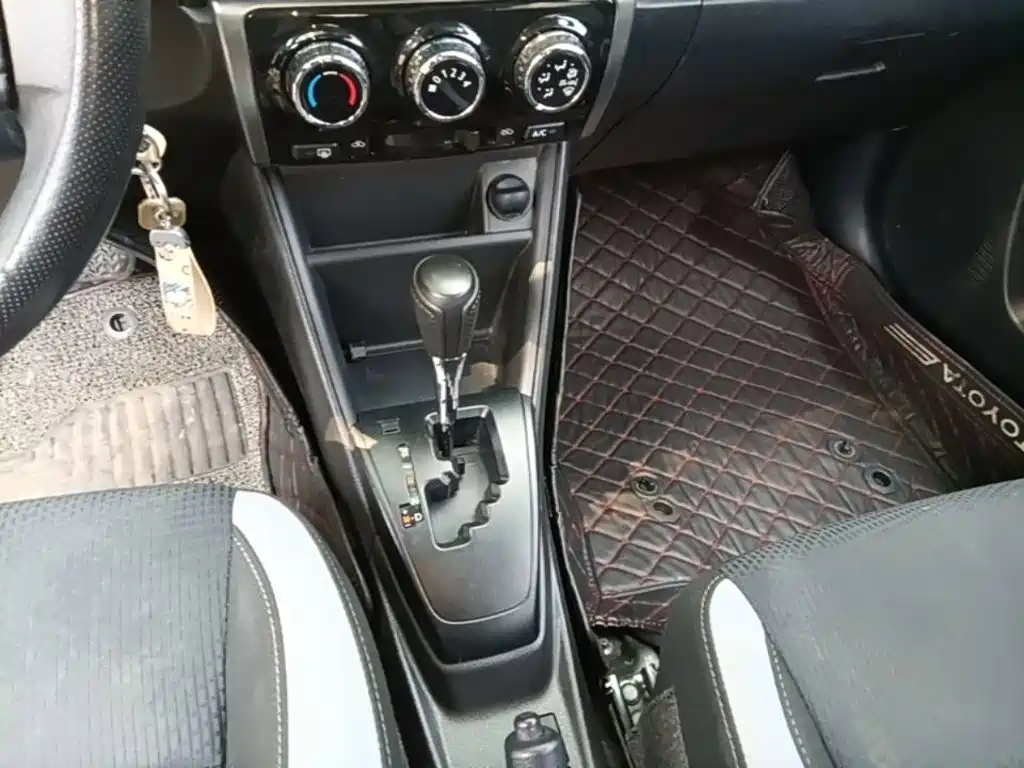 Toyota Yaris L — фото 10
