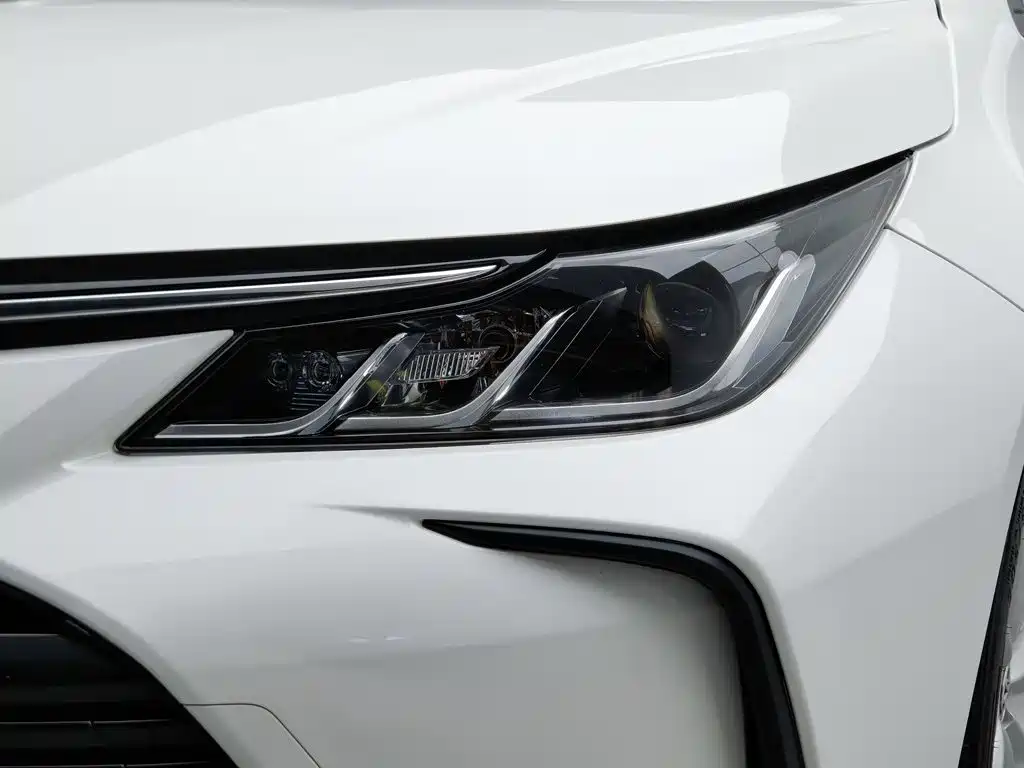 Toyota Corolla — фото 7