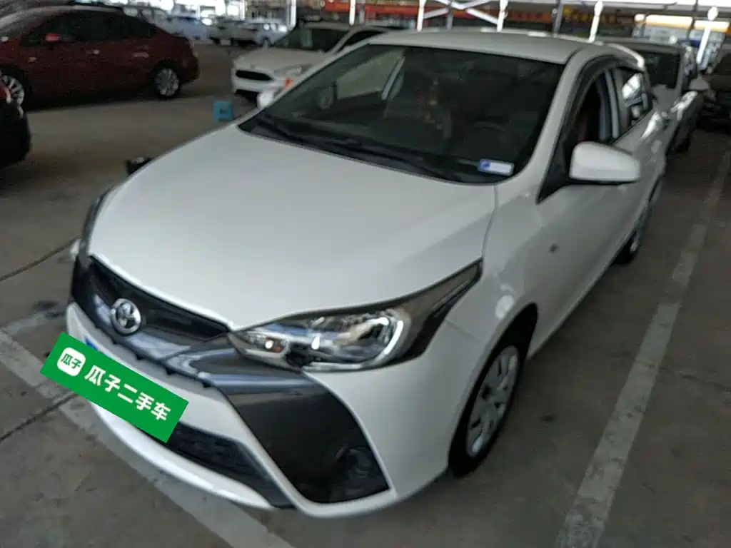 Toyota Yaris L — фото 2