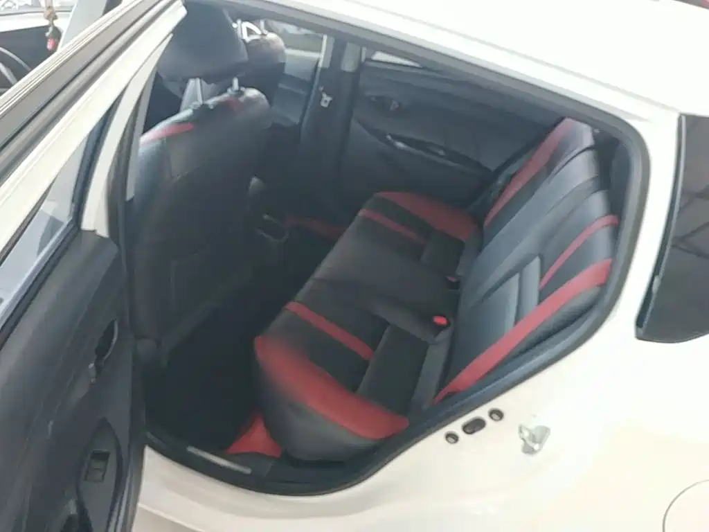 Toyota Yaris L — фото 17