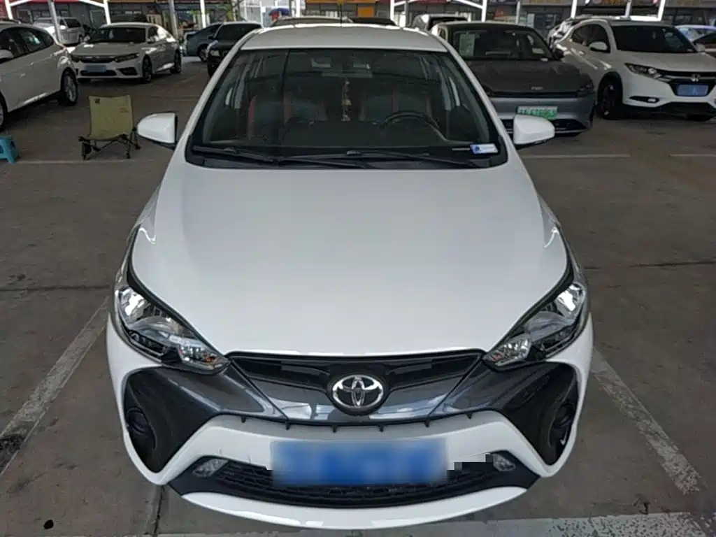 Toyota Yaris L — фото 3