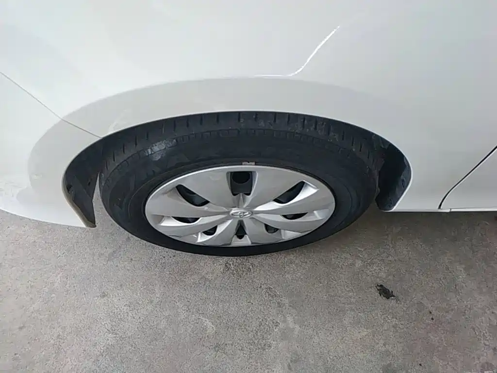 Toyota Yaris L — фото 23