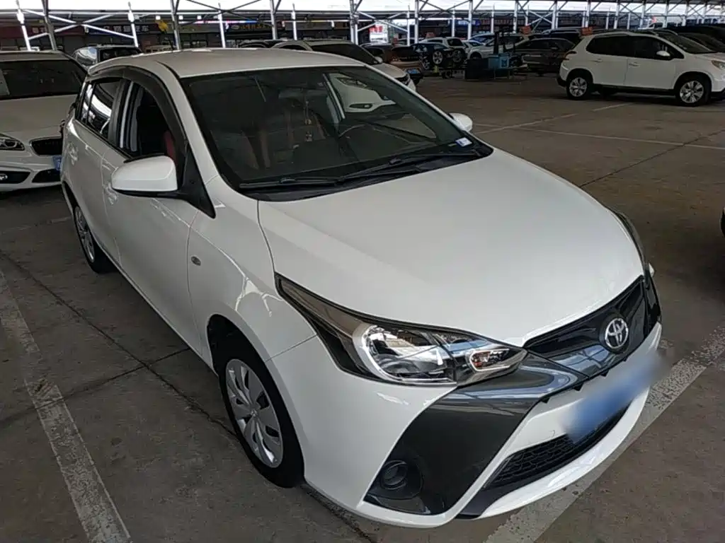 Toyota Yaris L — фото 4