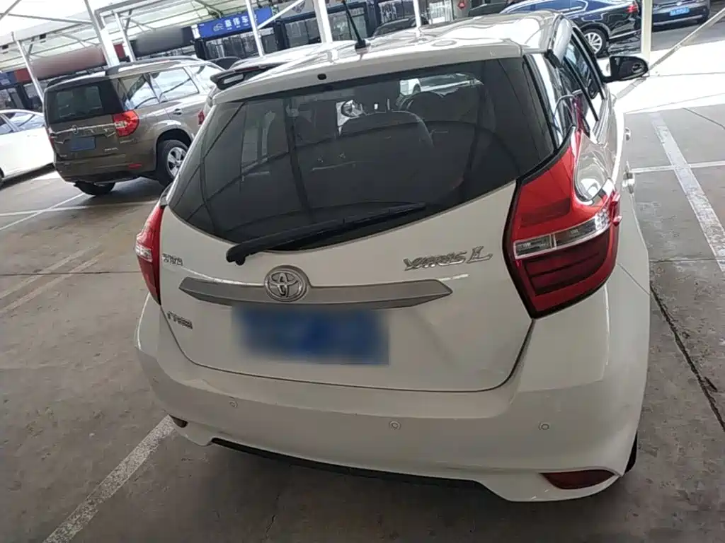 Toyota Yaris L — фото 6