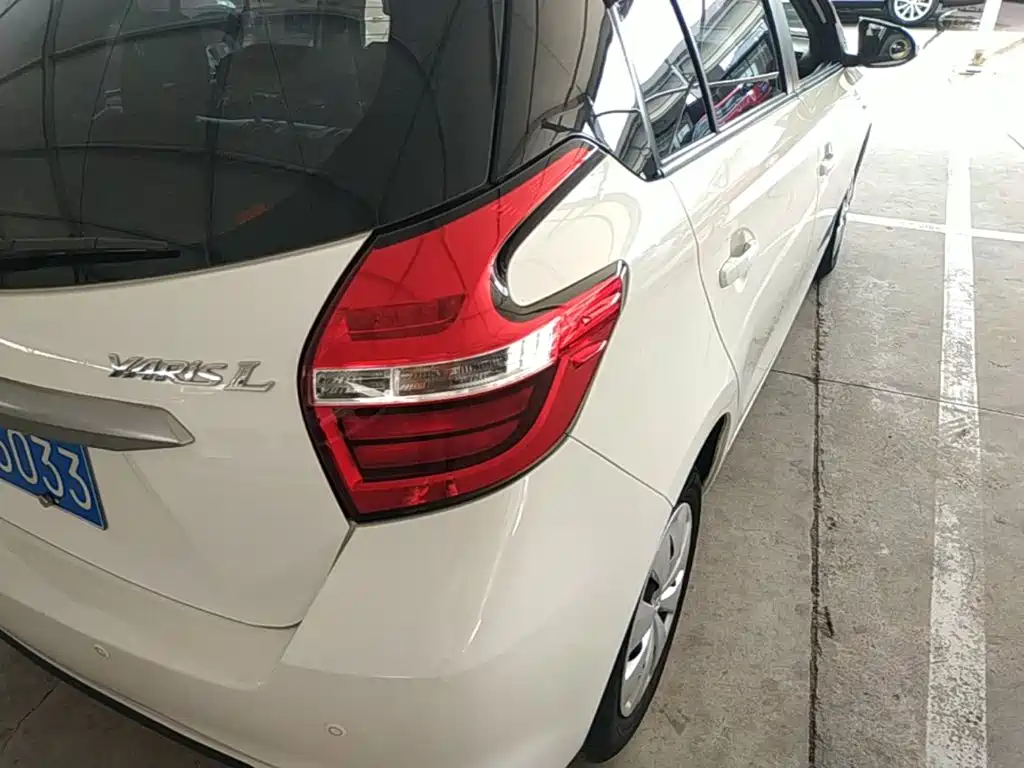 Toyota Yaris L — фото 8